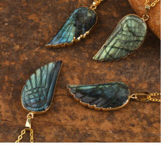 Pendentif aile d'ange en pierres naturelles avec chaîne