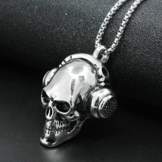 Pendentif tête de mort avec casque audio
