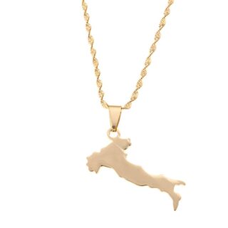 Sur fond blanc, on voit une chaîne dorée ornée d'un pendentif doré qui représente la carte de l'Italie.