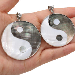 Pendentif Yin Yang en deux tailles et pierres véritables