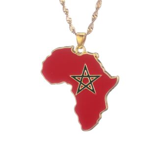 Sur fond blanc, on voit un pendentif qui représente l'Afrique aux couleurs du drapeau du Maroc.