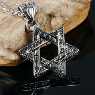 Pendentif en forme d'étoile de David et sa chaîne