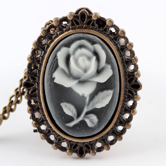 Collier à pendentif camé montre de poche • Mon Pendentif