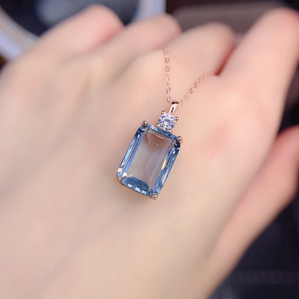 Pendentif en argent S925 et aigue-marine naturelle bleue transparente