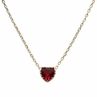 Pendentif en rubis en forme de coeur avec une chaine dorée