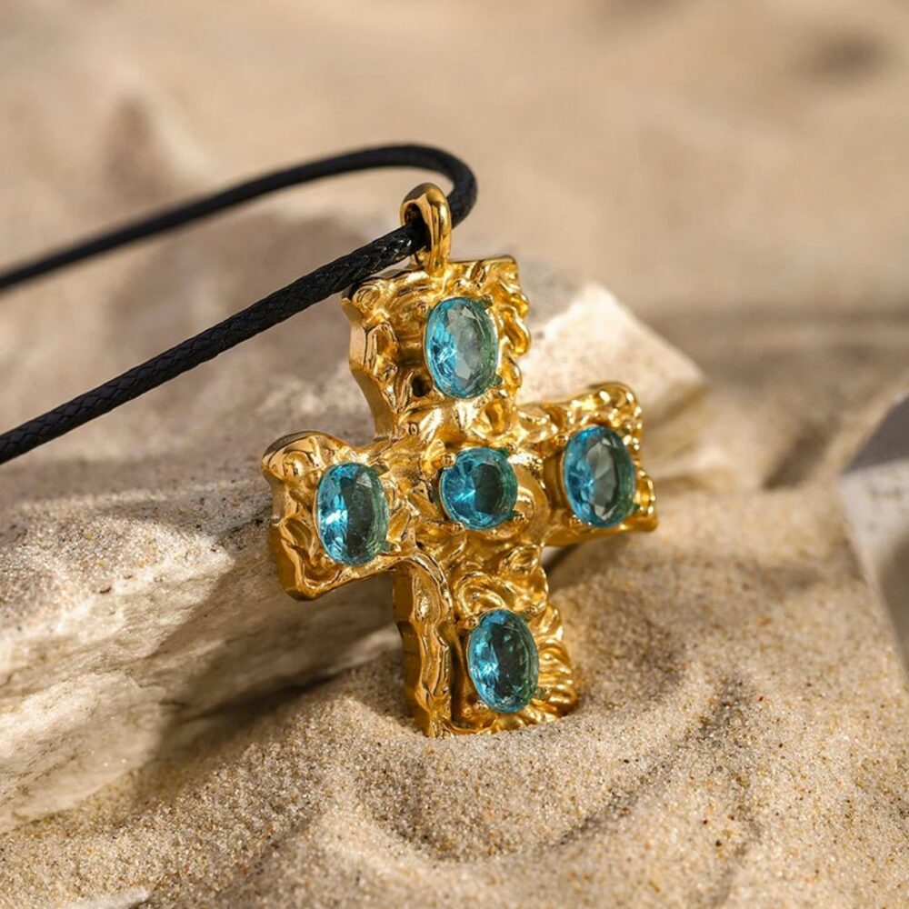 Pendentif croix luxueuse et brillante IMG 10 2024 pendentif croix luxueuse brillante 01