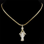 Pendentif religieux et brillant Vierge Marie sur fond noir