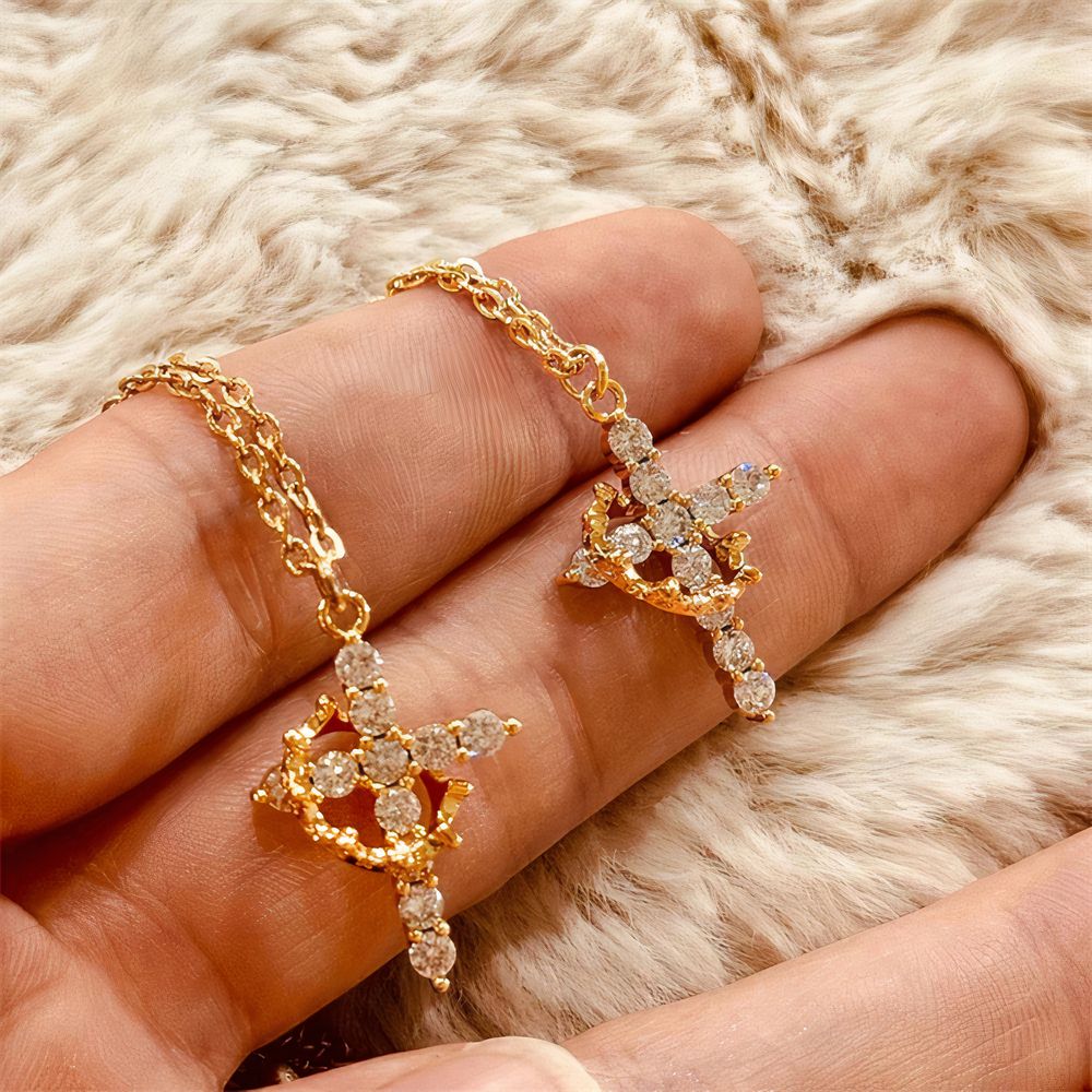 Collier Croix avec paver Couronne pour Femmes,avec Couronne Tournante,pendentif croix,Pendentif en Or 14K avec Zirconium Brillant,Collier Croix Chrétienne, Cadeau Religieux pour Toutes Occasions(45 5CM